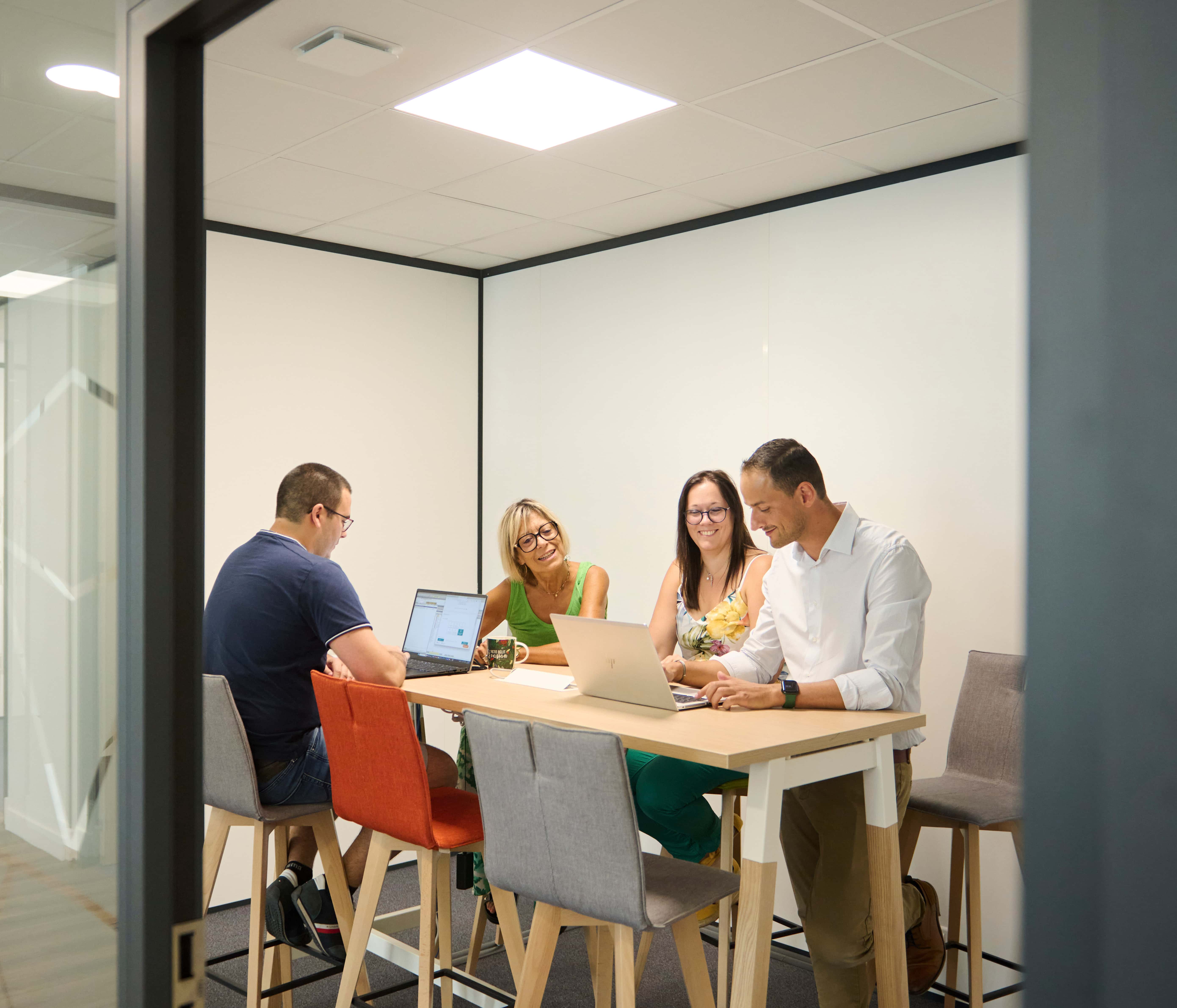 Réunion d’équipe autour de la paie et de la gestion sociale dans un cabinet d’expertise comptable