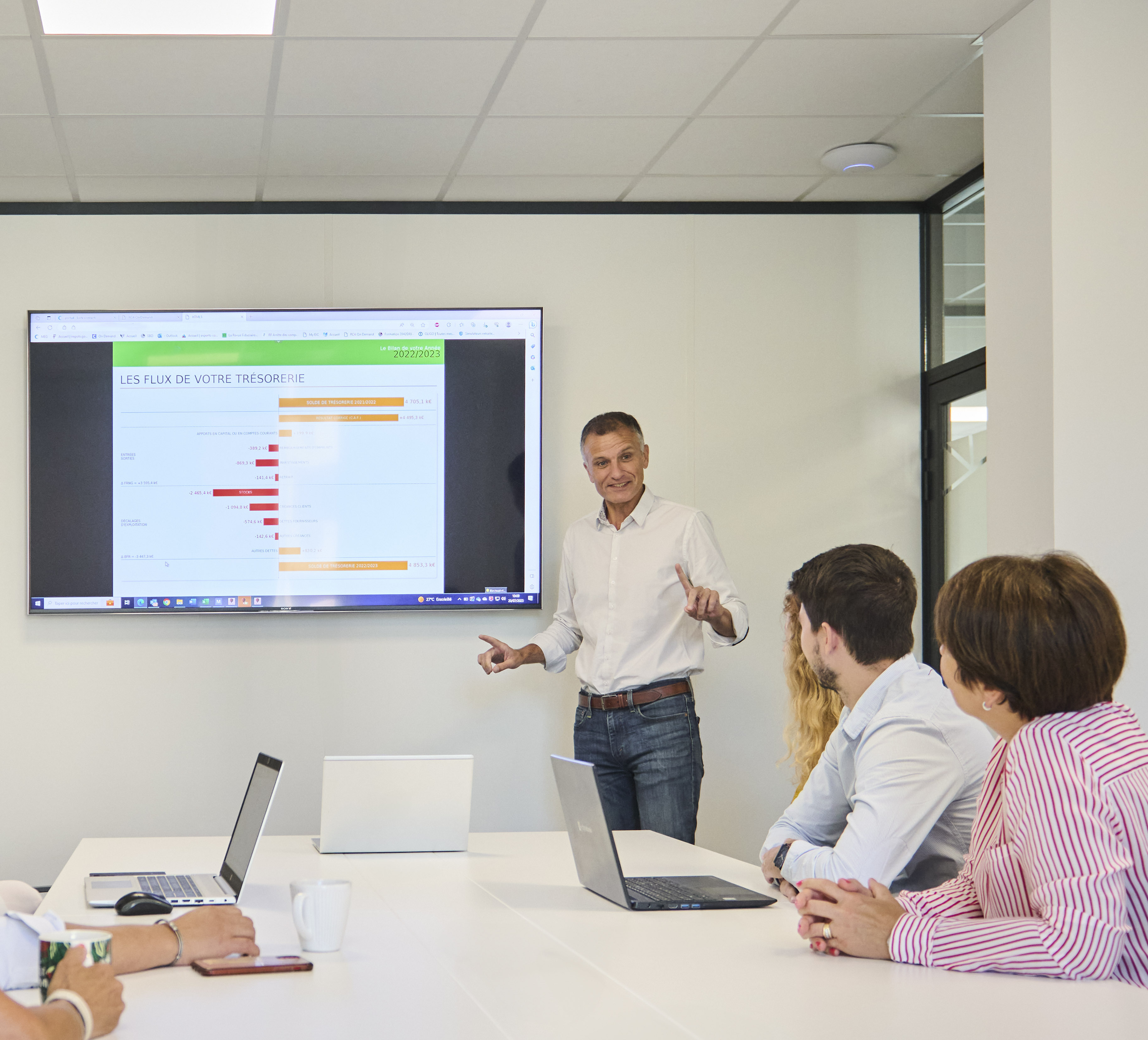 Réunion d’accompagnement en gestion d’entreprise avec un cabinet d’expertise comptable