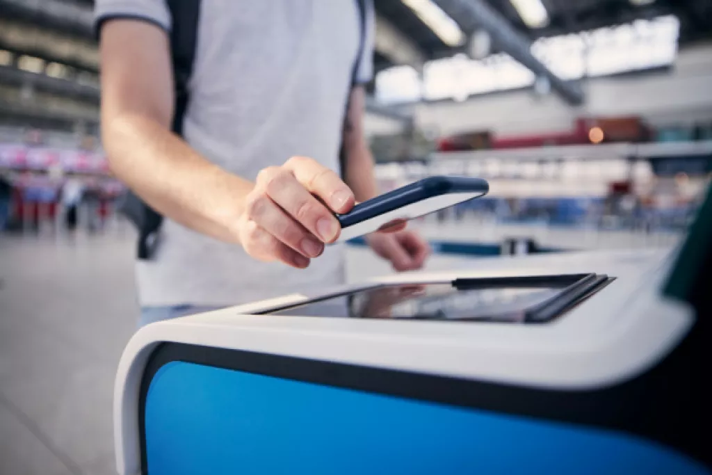 Nouvelle borne dans un aéroport : innovation ou compilation des connaissances ?