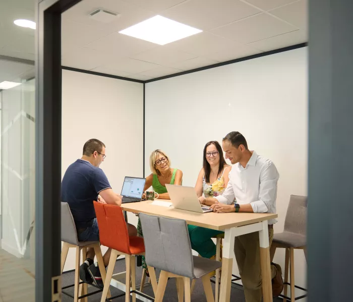 Réunion d’équipe autour de la paie et de la gestion sociale dans un cabinet d’expertise comptable